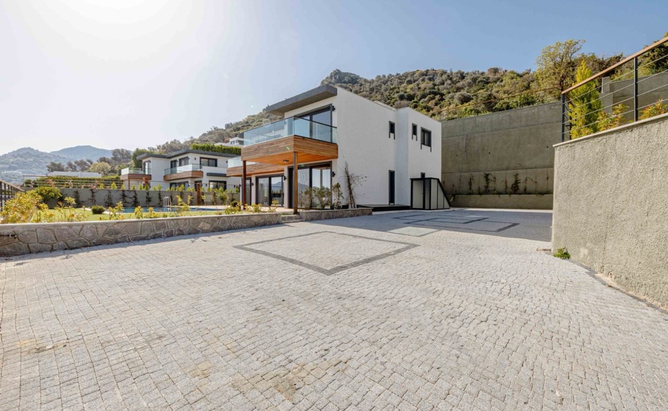 Eva Residences93